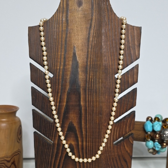 Marvelle Jewelry - Marvella necklace.Marvella Vintage Cream Faux Pearl Single Strand Necklace 24"